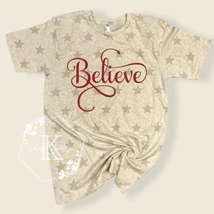 Oatmeal colored “Believe” Holiday tshirt. New!